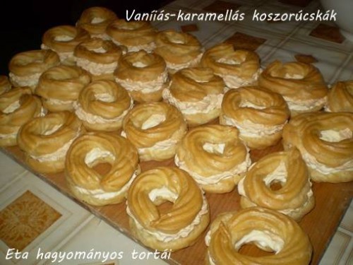 Vaníliás-karamellás koszorúcskák Eta módra.